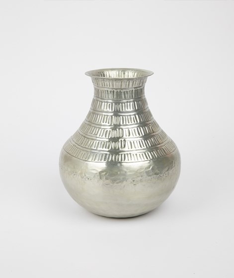 MADAM STOLTZ Gehämmerte Aluminium Vase Silber