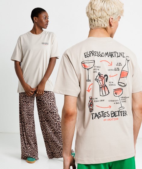 ON VACATION Espresso T-Shirt Beige