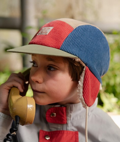 NEW KIDS IN THE HOUSE Robin Mütze Rot Blau Beige