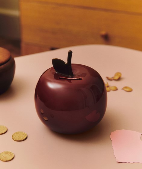 FERM LIVING Apple Spardose Dunkelrot